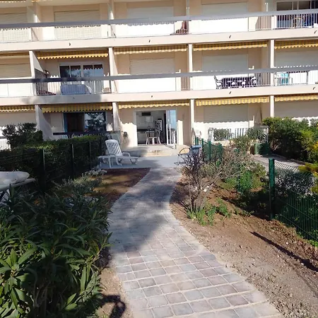 Apartment Bandol, T3, Les Pieds Dans L'eau, Presqu'ile Du Capelan *